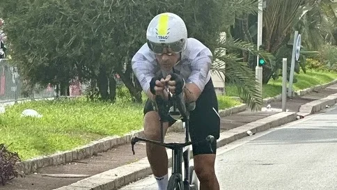 Cycliste sur le parcours IronMan World Champion