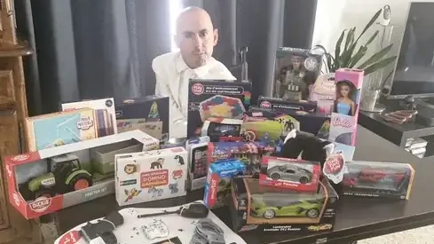 don jouets noel 2025 businet collecte de cadeaux pour enfants Thomas CALVIFIORI avec beaucoup de jouets